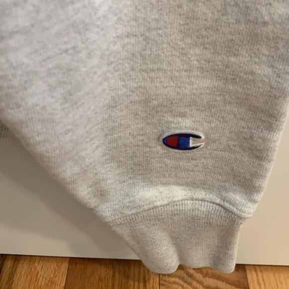 Crewneck - Picture 2 of 5